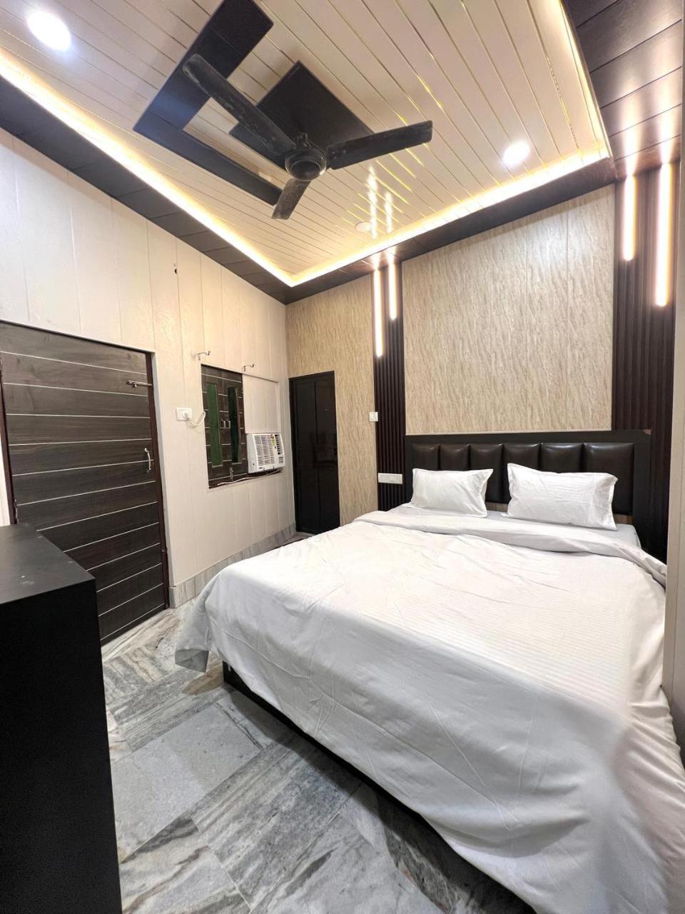 ורנאסי Durga P Guest House Near Harishchandra Ghat מראה חיצוני תמונה