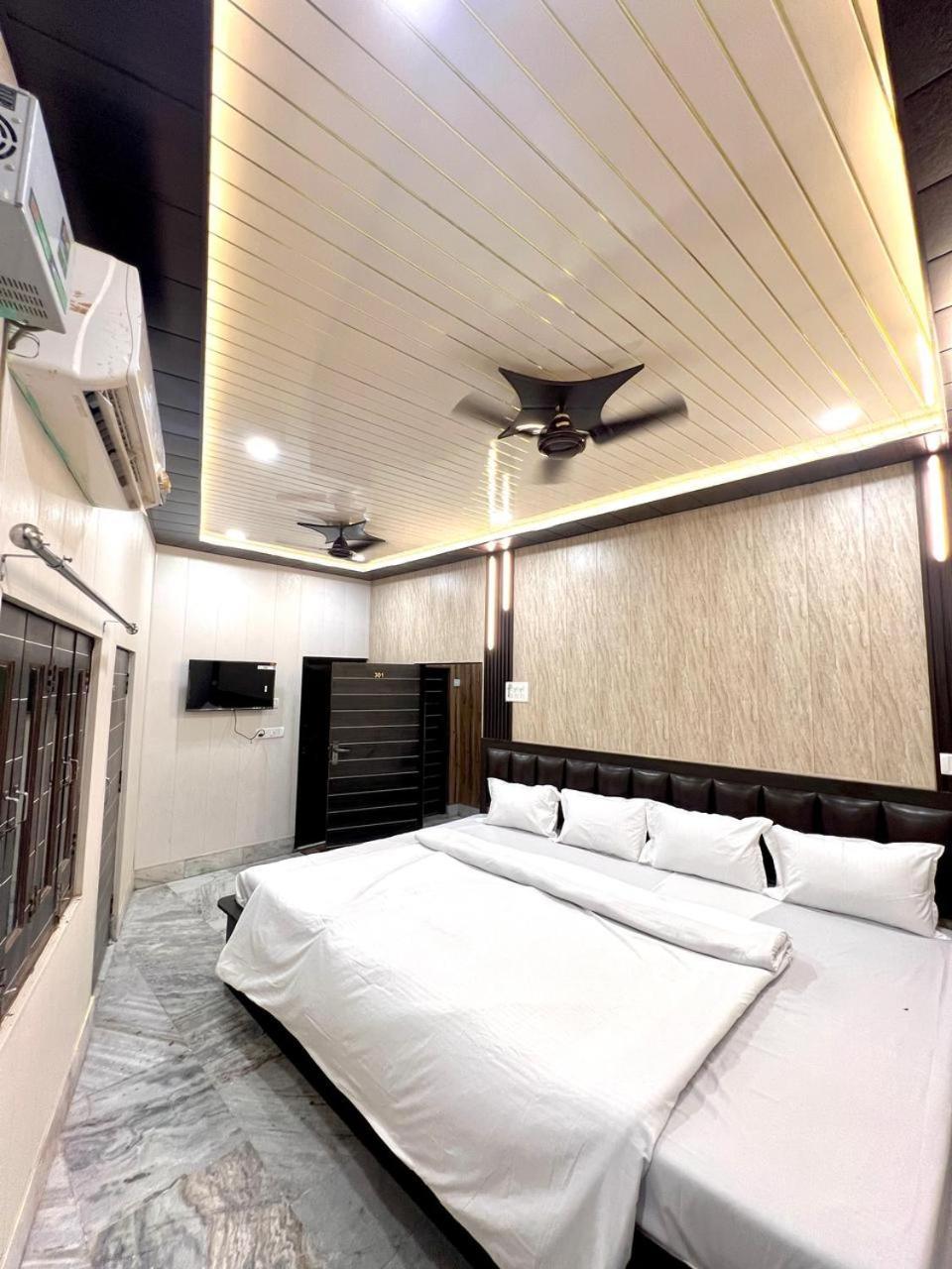 ורנאסי Durga P Guest House Near Harishchandra Ghat מראה חיצוני תמונה