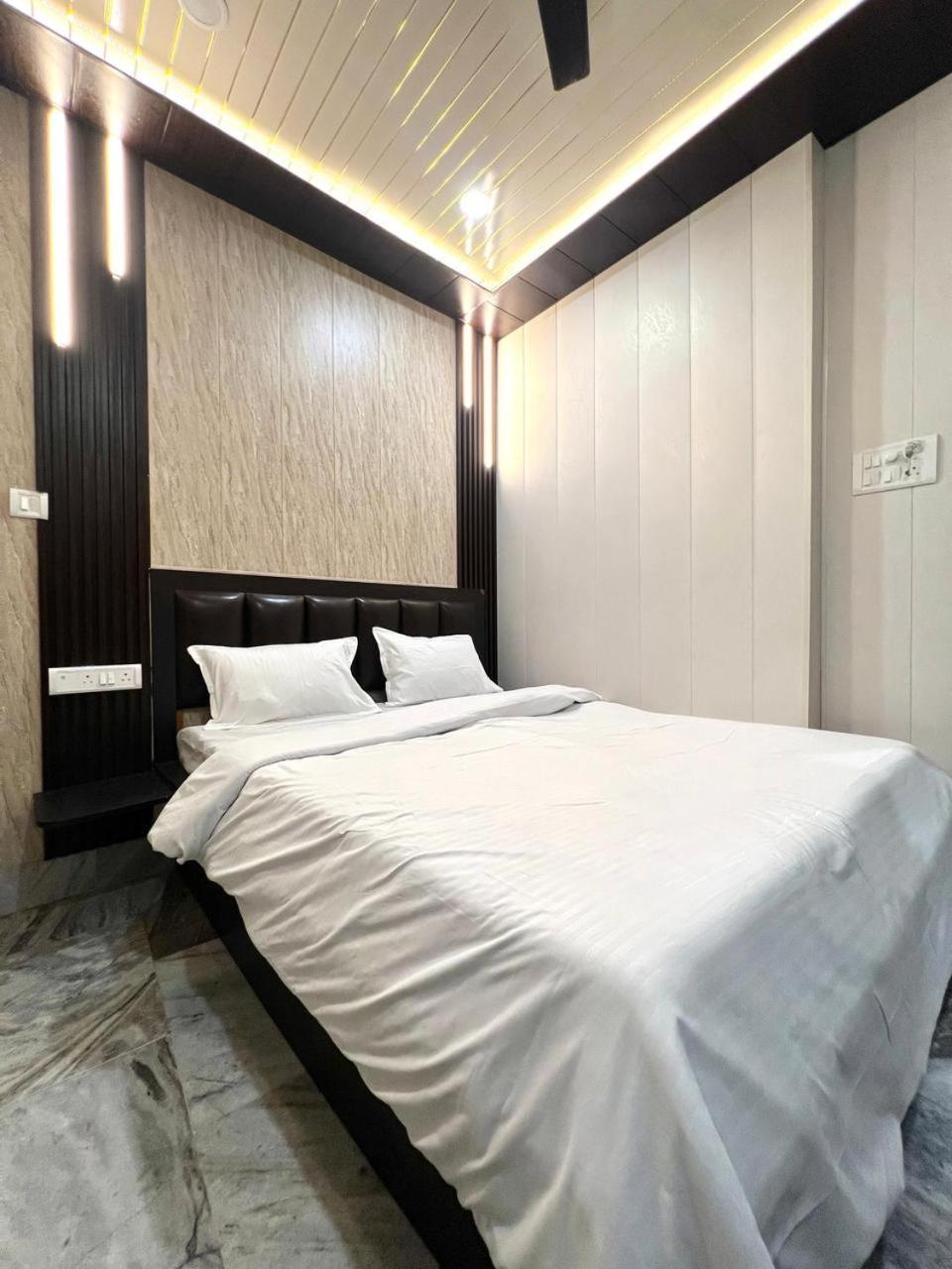ורנאסי Durga P Guest House Near Harishchandra Ghat מראה חיצוני תמונה