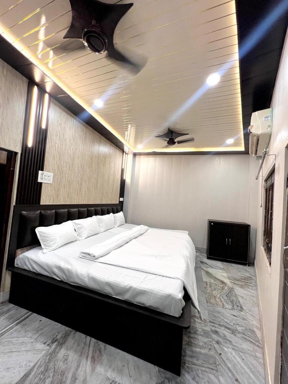 ורנאסי Durga P Guest House Near Harishchandra Ghat מראה חיצוני תמונה