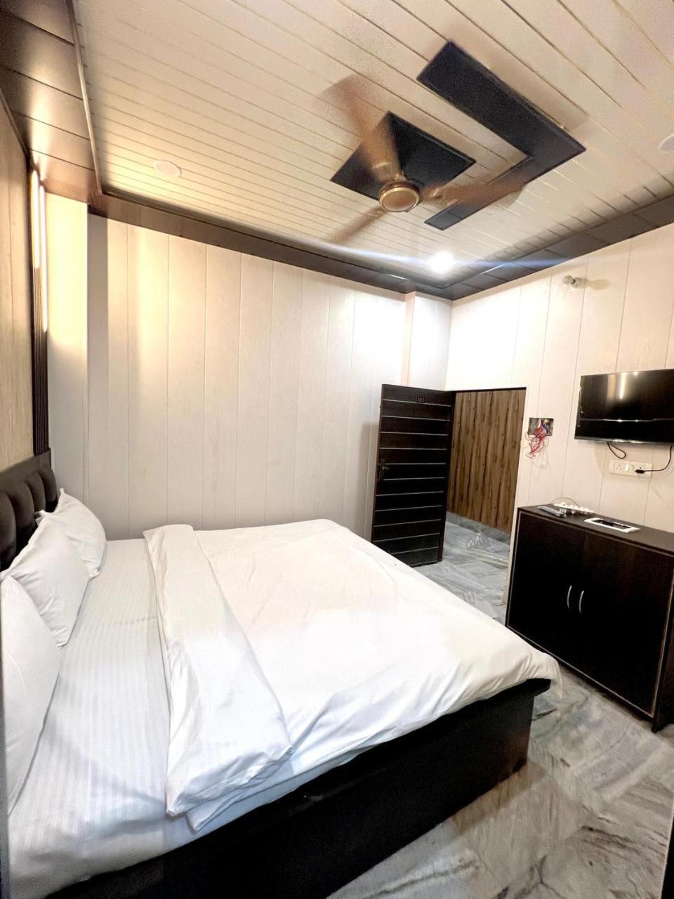 ורנאסי Durga P Guest House Near Harishchandra Ghat מראה חיצוני תמונה