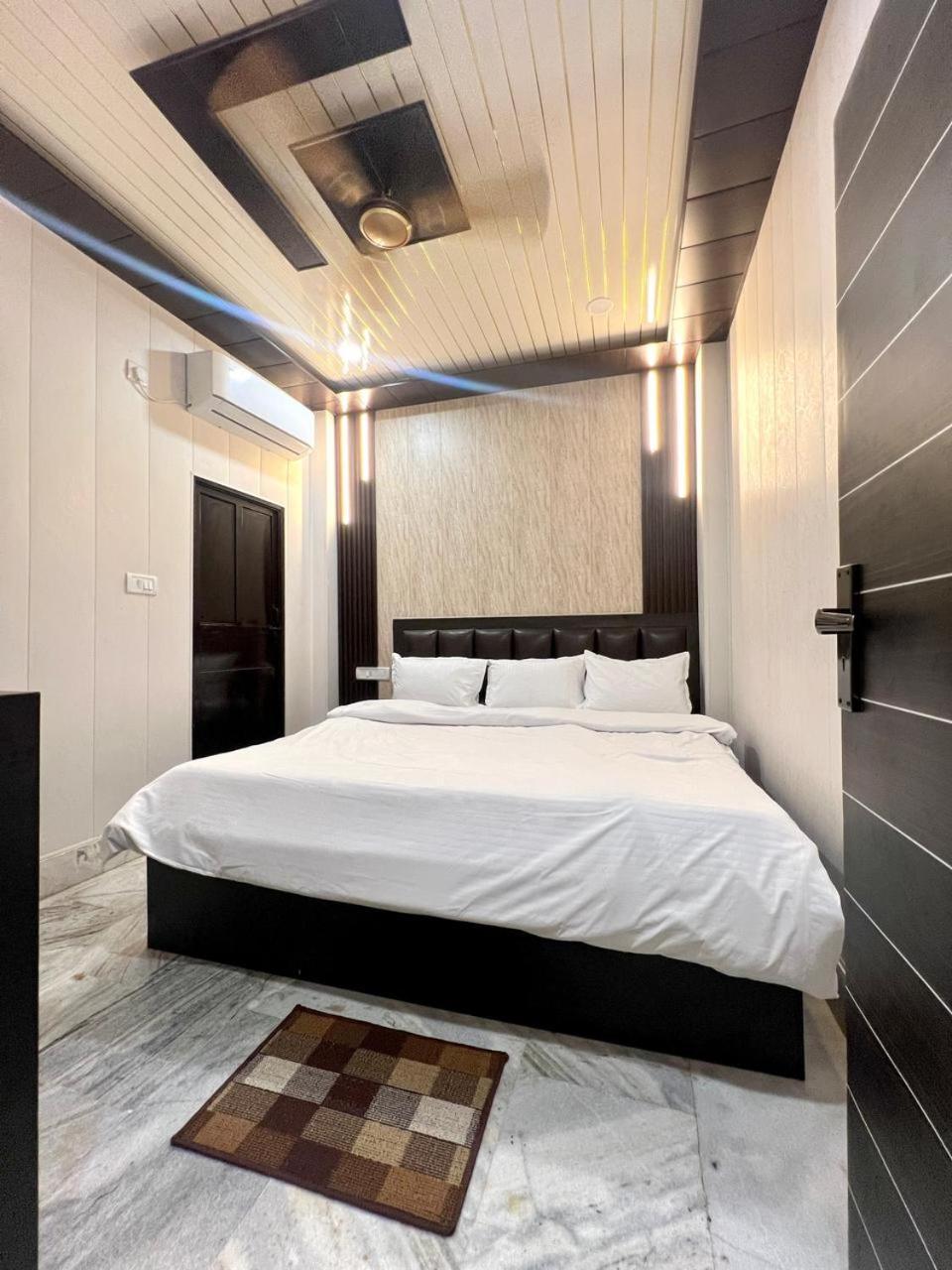 ורנאסי Durga P Guest House Near Harishchandra Ghat מראה חיצוני תמונה