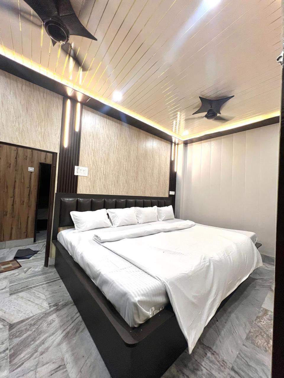 ורנאסי Durga P Guest House Near Harishchandra Ghat מראה חיצוני תמונה